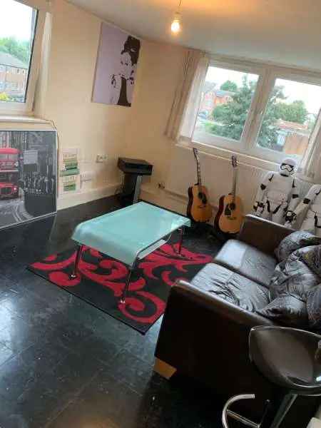 Flat For Rent in Tendring, England