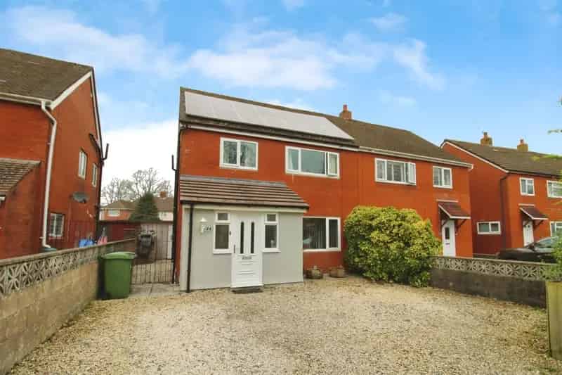 3 Bedroom End Terrace House Extended Playroom Loft Room