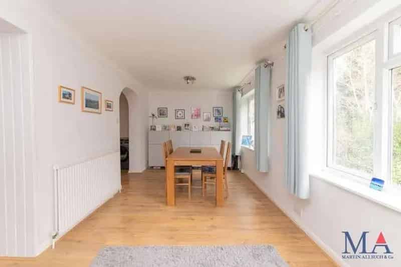2 Bedroom Maisonette for Sale Near Cockfosters
