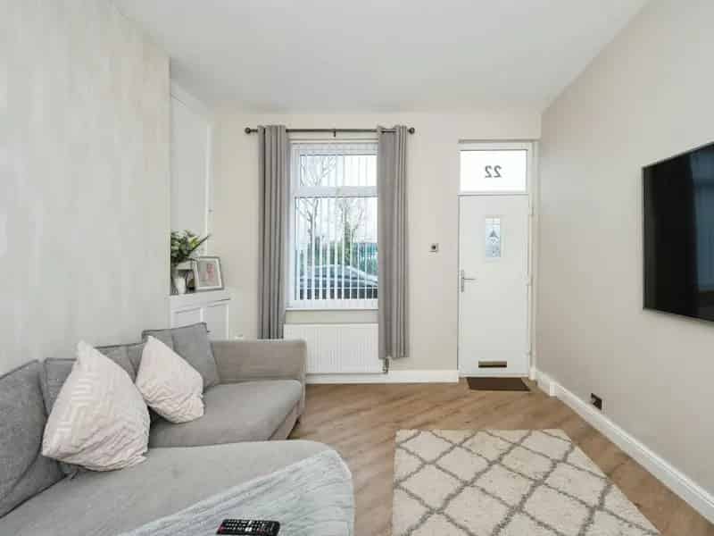 2-Bed House Leasehold Pristine Condition Modern Interior Open Plan Kitchen