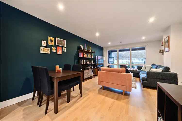 2 bedroom flat/apartment in Three Mill Lane