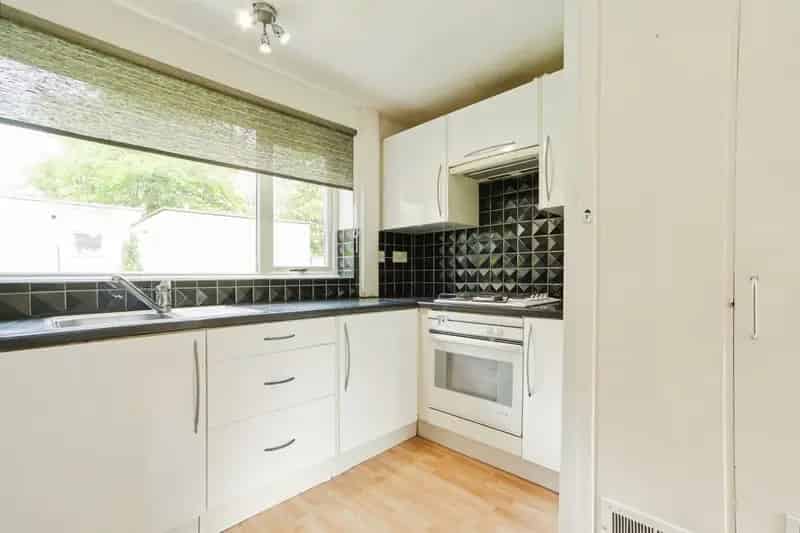 Four Bedroom Semi Detached House Near Roundhay Park