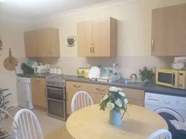 2 Bedroom Maisonette Near Stratford Westfield East London