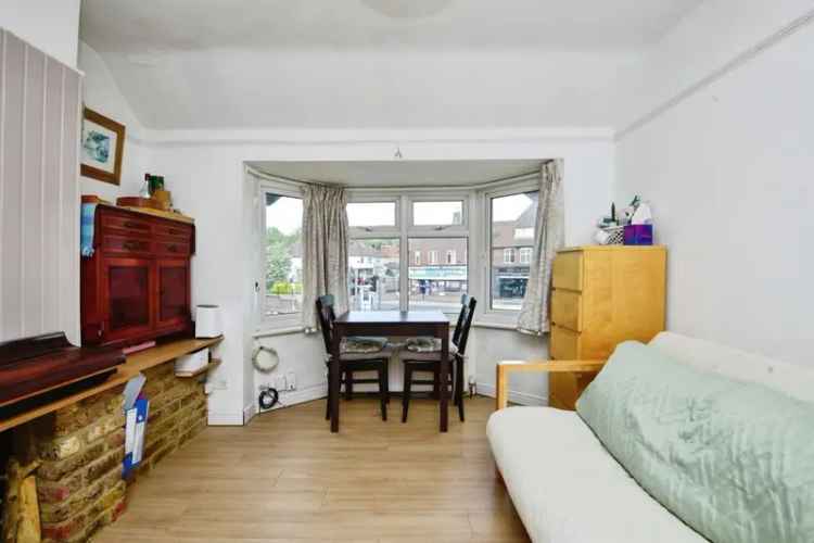Watford Maisonette: Modern 1 Bed Upper Floor Apartment