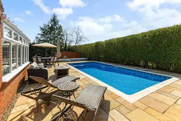 Beautiful Detached Property in Frilsham with Heated Pool