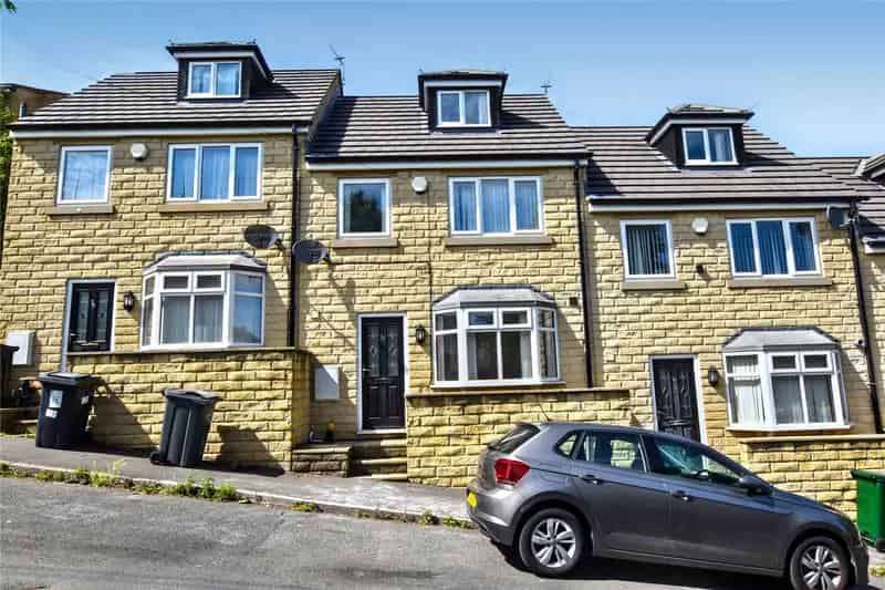 3 Bed Terrace House Near Leeds Bradford