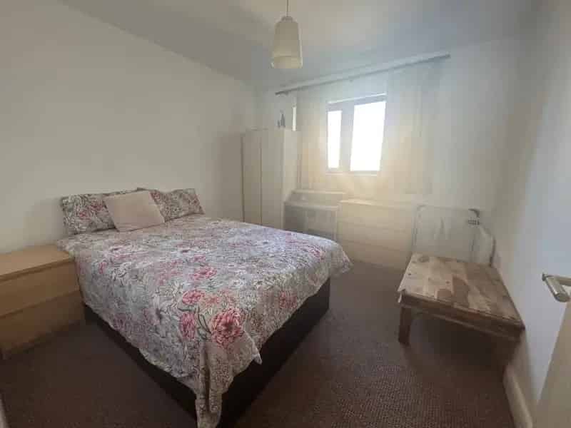 2 Bedroom Apartment Cardiff City Centre Stunning Views No Chain