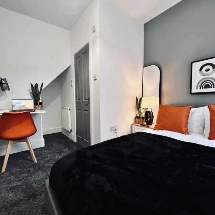 4 Bedroom House Share Near Me - En Suite Room Available
