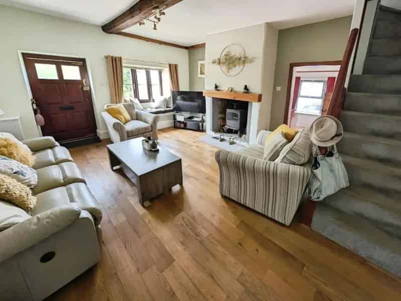 3 Bed Character Cottage For Sale Near High Street