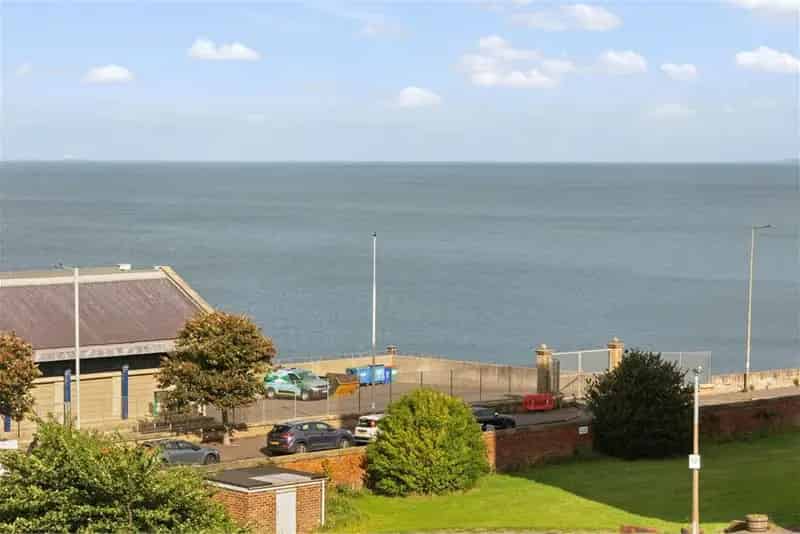 4 Bed Detached House with Sea Views and Garage