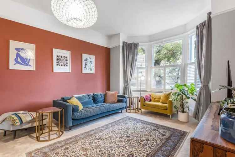 Flat For Sale in London, England