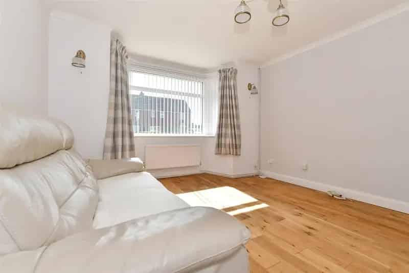 3 Bedroom Detached Bungalow for Sale in Eythorne