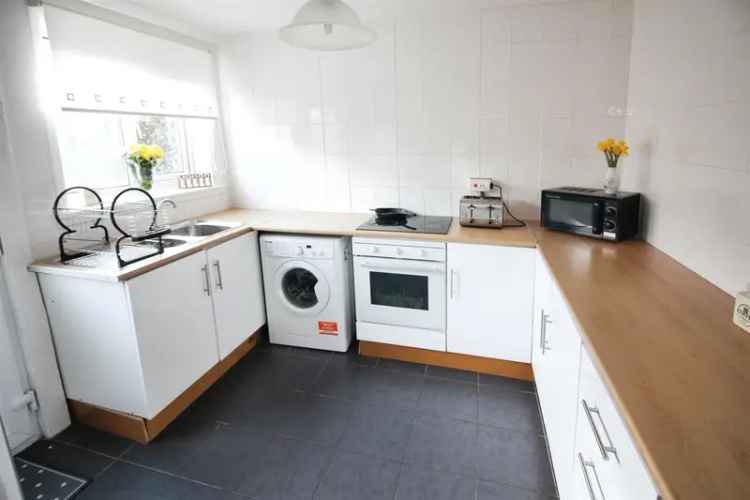 3 Bedroom Terraced House to Rent Near Amenities