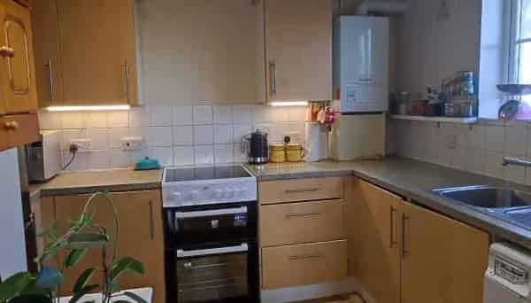 Two Bedroom Flat Near London Gatwick