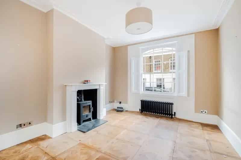 3 Bedroom Victorian House for Sale in Angel
