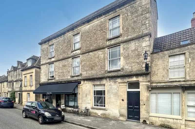 3 Bedroom Grade II Listed Apartment for Sale