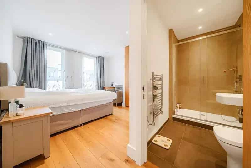 3 Double Bedroom Apartment with En-Suite and Parking