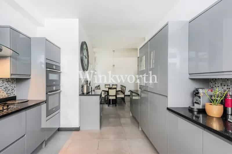 5 bedroom house in London