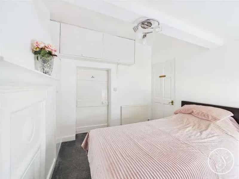 2 Bed Semi-Detached Cottage For Sale