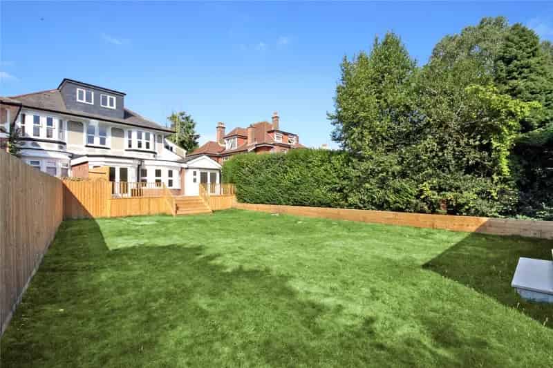 2 Bedroom Apartment Bournemouth Near Amenities