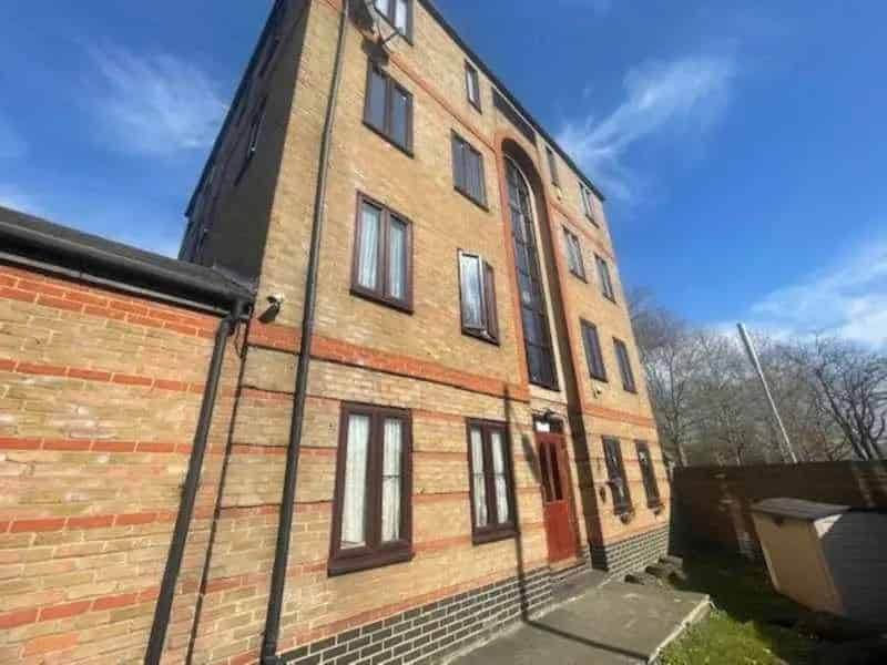 1 Bed Flat for Sale Tollgate Road