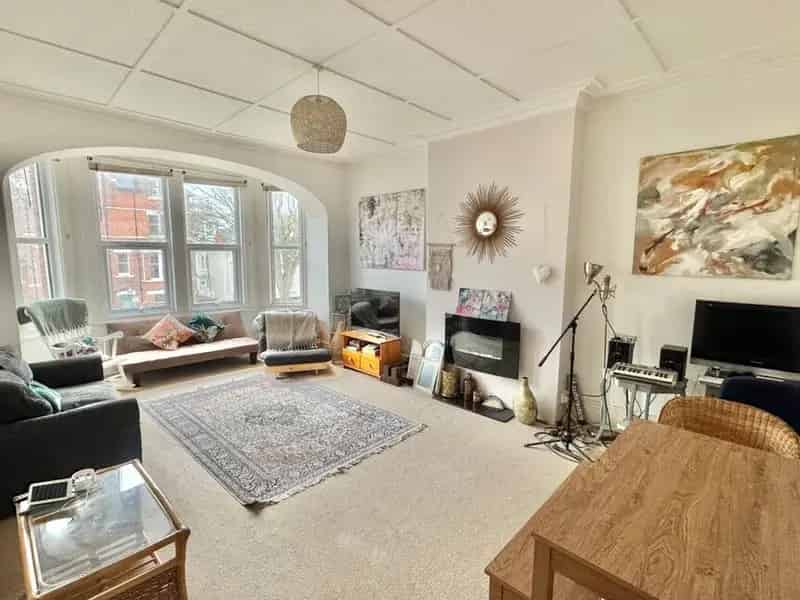 2 Bedroom Flat for Sale Folkestone Kent CT20