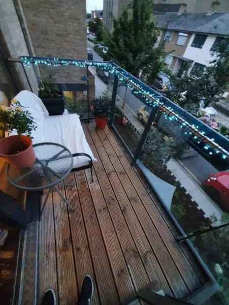 Large 1-Bed Flat Canary Wharf Views Gym Balcony New Build