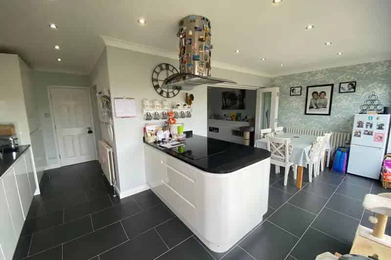 Spacious 5 Bedroom House in Roydon