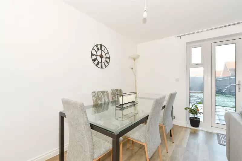 3 Bedroom Semi Detached House For Sale Kilnwood Vale
