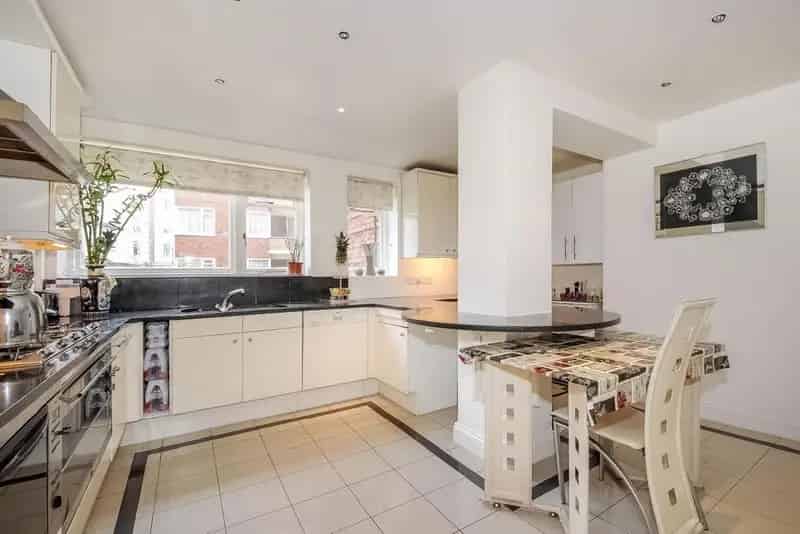 Flat For Sale , London, England