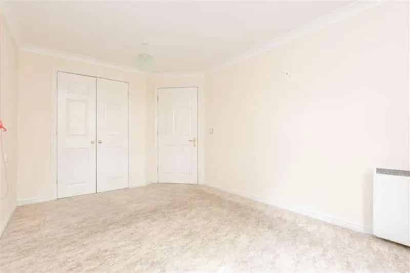 1 Bed Retirement Flat near Redhill High Street