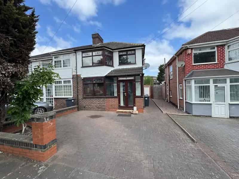 3 bedroom semi-detached house for sale