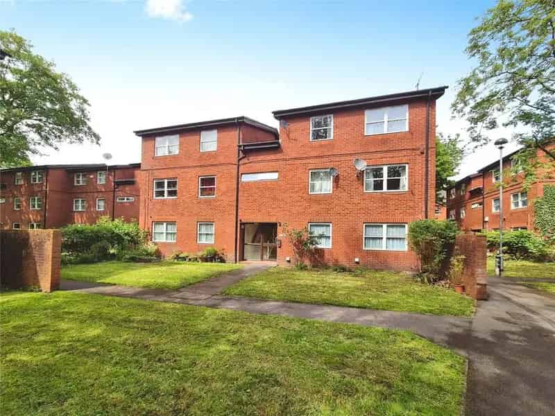 2 Bedroom Apartment near City Centre and Iron Bridge