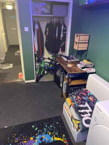 1 Bed First Floor Flat Separate Kitchen Living Room