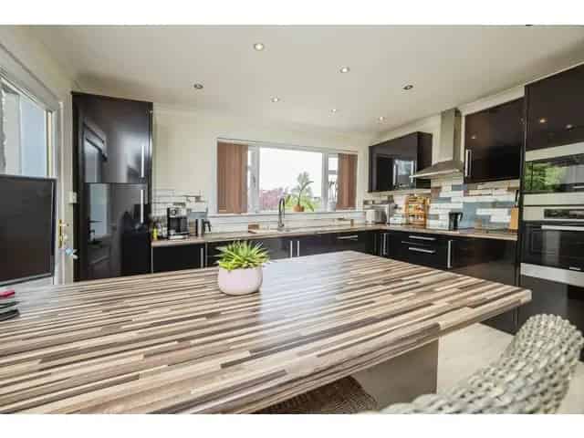 5 Bedroom Detached House with Annex for Sale