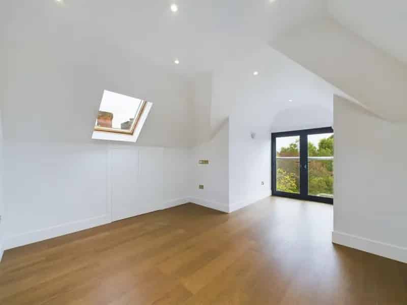 1 bedroom Flat
 For Sale 
Total Size: 910 SQ FT