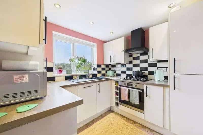 2 bed house for sale