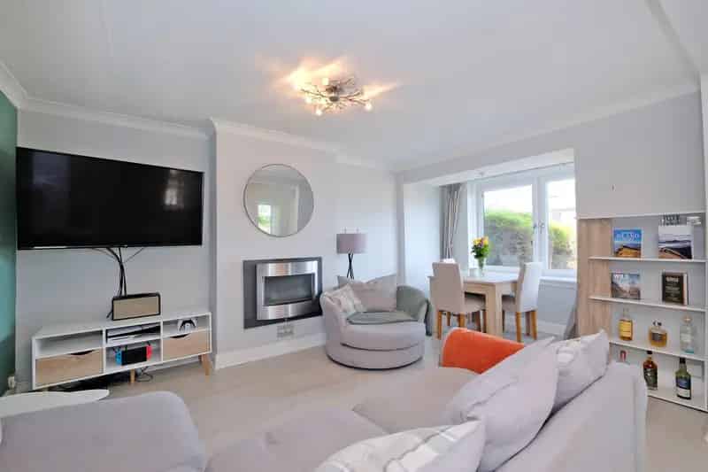 2 Bed House Kincorth Secluded Garden Summerhouse Parking