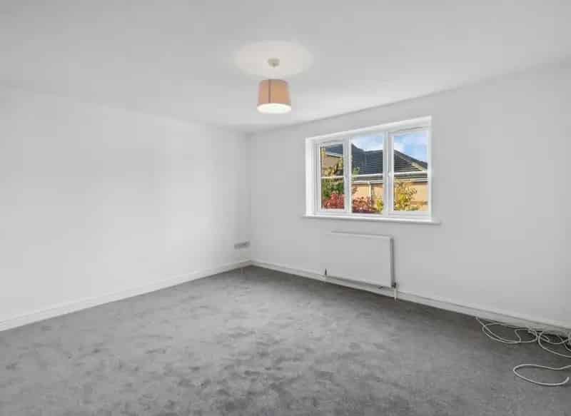 Four Bedroom Refurbished Home With Garage and Driveway
