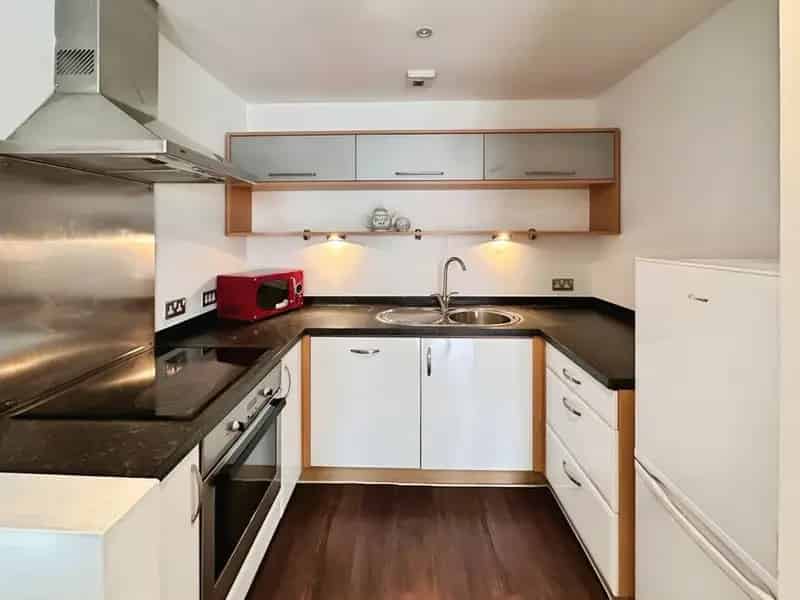 2 Bed Manchester City Centre Apartment Canal Views