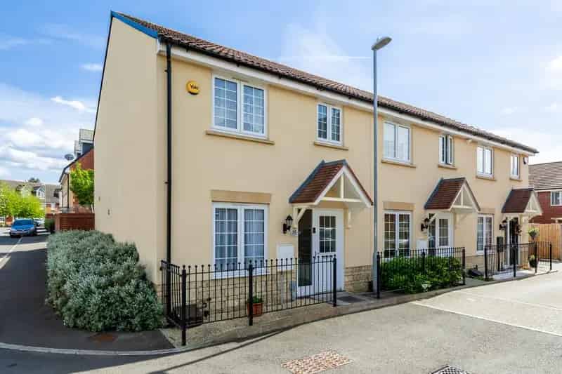 3 Bedroom Semi Detached House For Sale Kingsway Gloucestershire