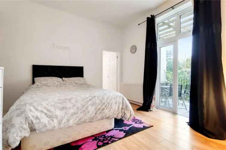2 Bed Flat Leasehold Communal Gardens Parking