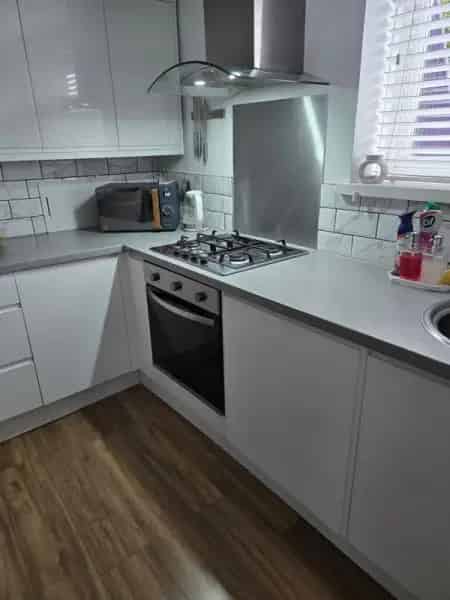 Large 2 Bed Semi Detached House Double Drive Big Garden Close Schools Station