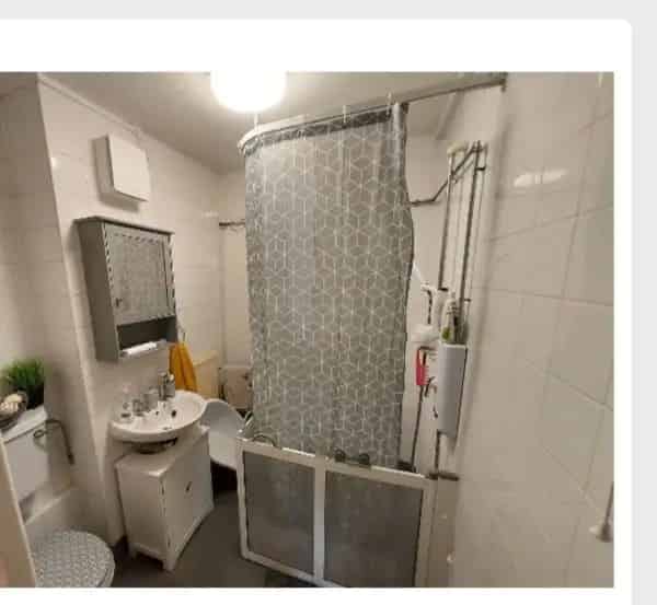 1 Bedroom Ground Floor Flat with Garden and Parking