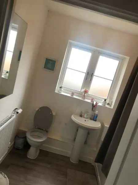 Flat For Rent in Haddenham, England