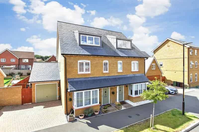 4 bedroom semi-detached house for sale