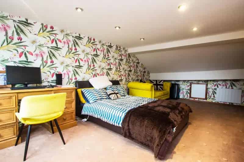 4 bedroom House
 For Sale 
Total Size: 1320 SQ FT
