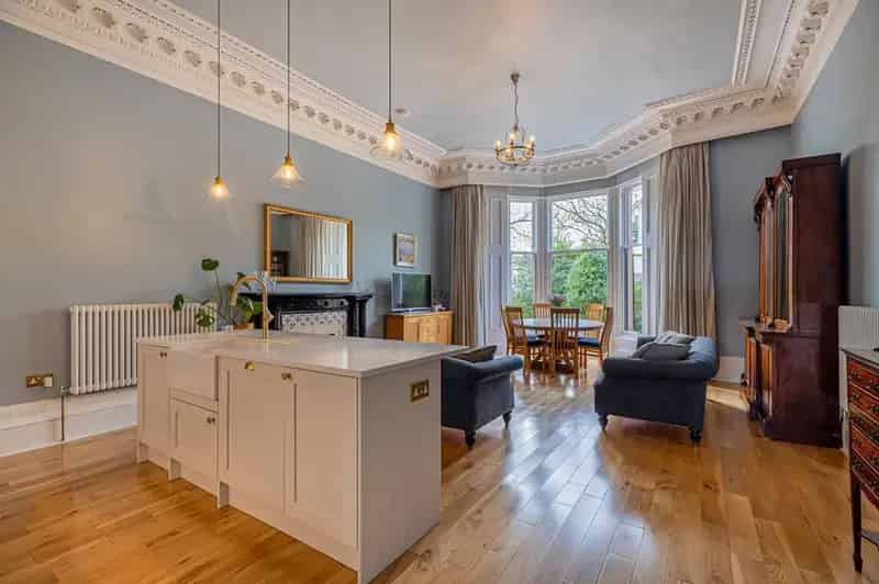 2 Bedroom Apartment for Sale in Glasgow's West End