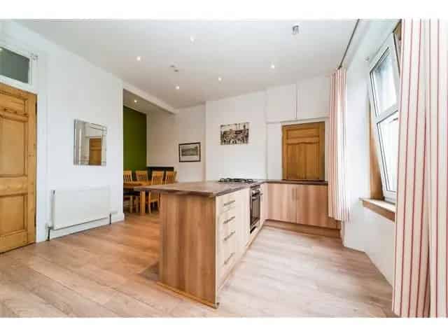 1 Bedroom Flat for Sale - Spacious Traditional Upper Flat