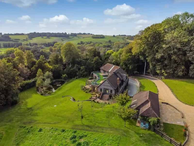 4 Bedroom Detached House with Guest Cottage and Extensive Grounds